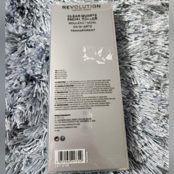 Revolution Skincare Clear Quartz Facial Roller - Picture 3 of 4